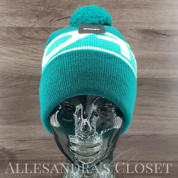 BUNDLE - Oakley Hat Factory Beanie Green Lake, Oakley Wanderlust Beanie Blackout - Picture 2 of 11